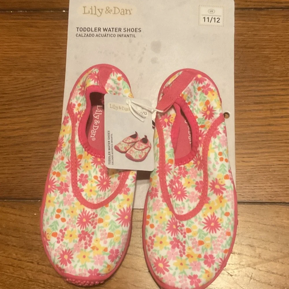 NWT lily & dan  girls water shoe size 11/12